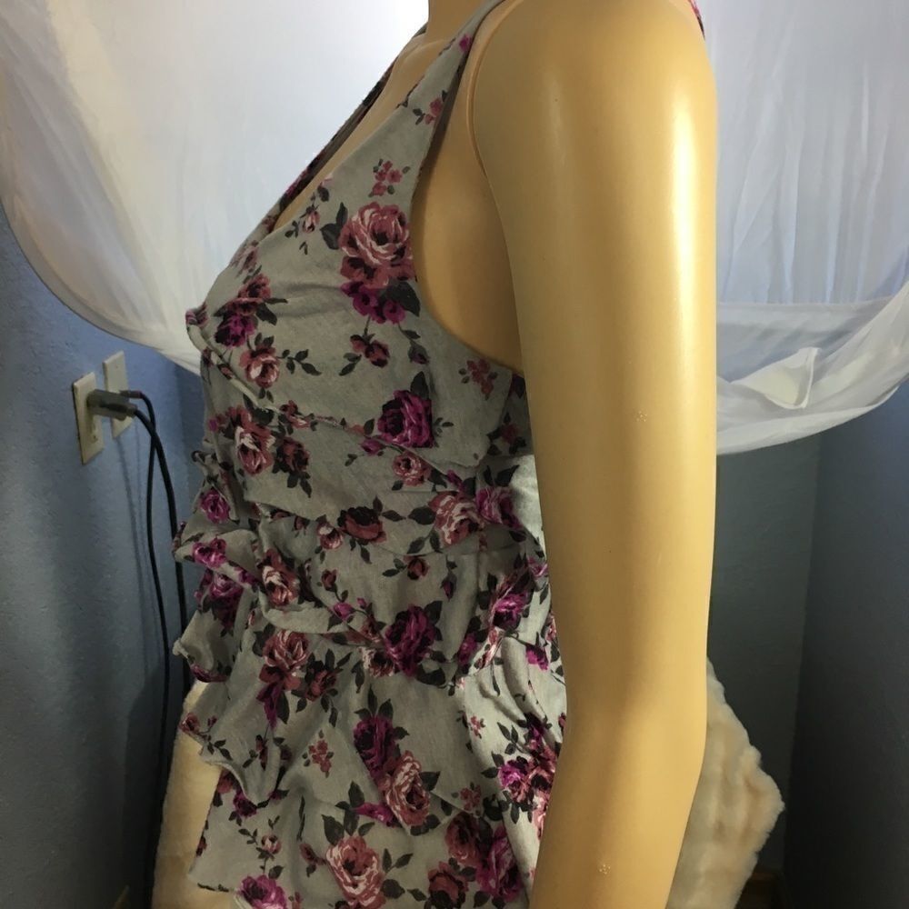 Kala Top Small Grey Pink Flowers Ruffles Small - Picture 2 of 4
